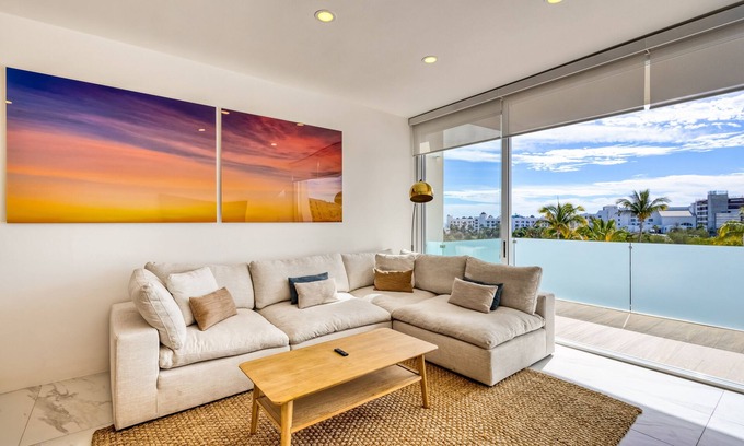 Ampliacion Juarez Apartment | Spacious condo with private washer/dryer, city views, and shared pool