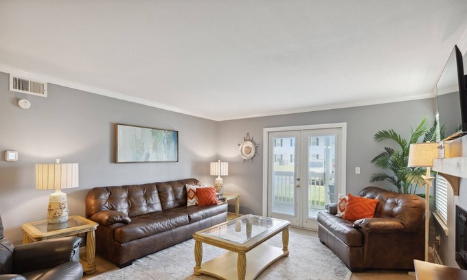 Gulf Shores Condo | Spacious Condo With Pool - 4 Miles To Beach, 3br 3 Bedroom Condo by Redawning