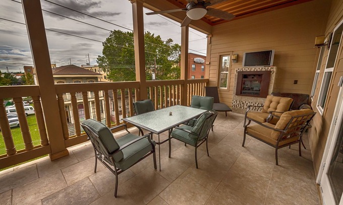 Faubourg Lafayette Condo | Spacious Condos in Downtown NOLA