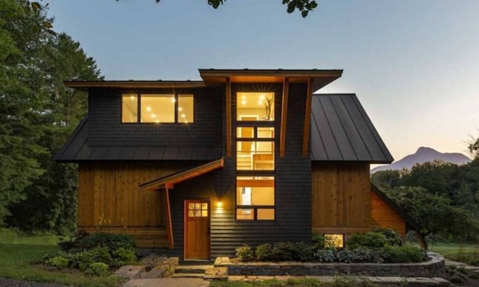 Waterbury House | Spacious Contemporary Dream Home