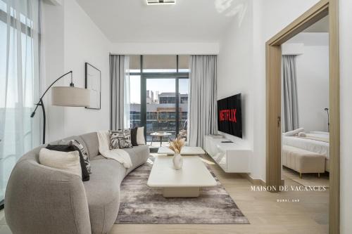 Nad Al Sheba Apartment | Spacious Corner 1 Bedroom 10mins from Dubai Mall