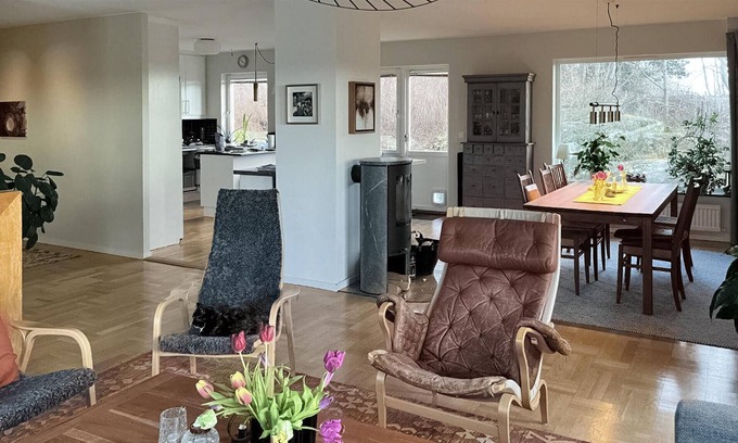 Tyreso House | Spacious cottage with sauna by the lake Drevviken on the peninsula, Södertörn