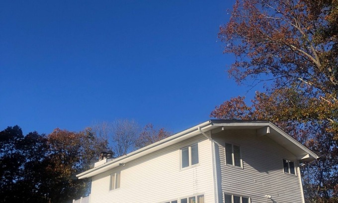 New Milford House | Spacious Country home with fabulous fall foliage
