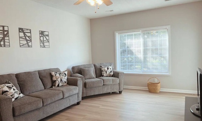 Columbia Condo | Spacious Cozy 3-bedroom Condo in Columbia Near The Heart of Mizzou!