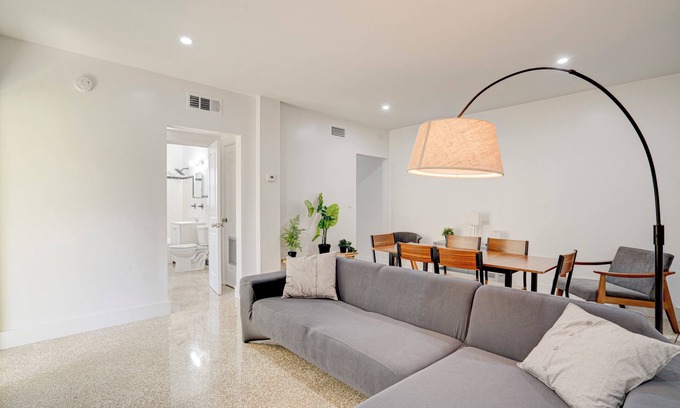 Miami Shores Apartment | Spacious Cozy 3-bedroom apartment with Wi-Fi, AC in marvelous Miami