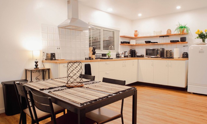 Outer Mission House | Spacious & Cozy Apartment in enjoyable Daly City with AC, WiFi