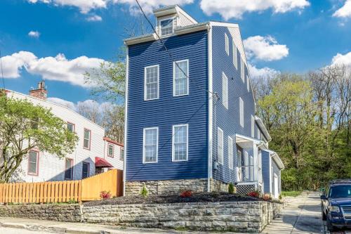Mount Auburn House | Spacious & Cozy Central Cincinnati Home
