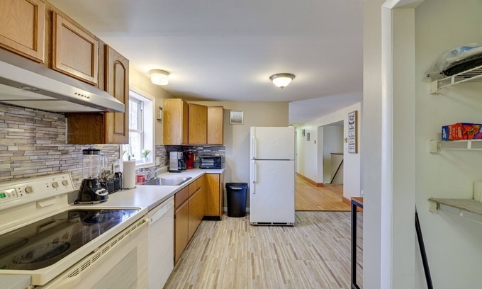 Cresco House | Spacious Cresco Home w/ Pool Table & Deck!