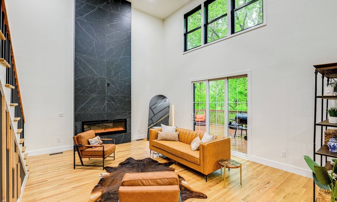 West Meade House | Spacious Deck: Contemporary Home in Nashville!