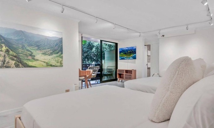 Honolulu Hotel | Spacious Design Studio 3 mins from the beach