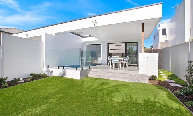 Woolooware House | Spacious Designer 4 bed family home - pool + pets