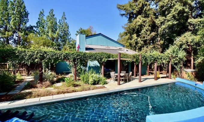 West Davis Manor House | Spacious Designer House with a Garden Yard