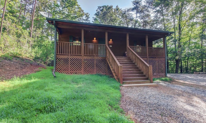 Sautee Nacoochee Cabin | Spacious Dog-Friendly Cabin with Screened Deck, Private Hot Tub, & Firepit