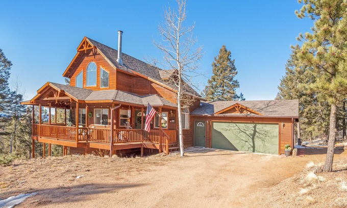 Florissant House | Spacious dog-friendly homelo w/large deck, free WiFi, & separate basement space