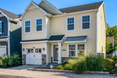 South Haven House | Spacious Dog-Friendly Getaway with Year-Round Pool & Hot Tub