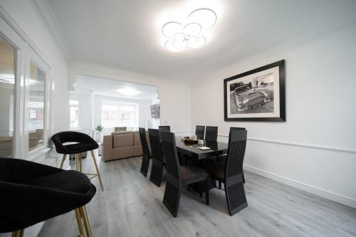 Thornton-Cleveleys Apartment | Spacious Duplex Apartment - Perfectly Situated in the Heart of the City