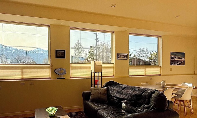 Joseph Apartment | Spacious duplex unit with a stunning mountain view in Joseph