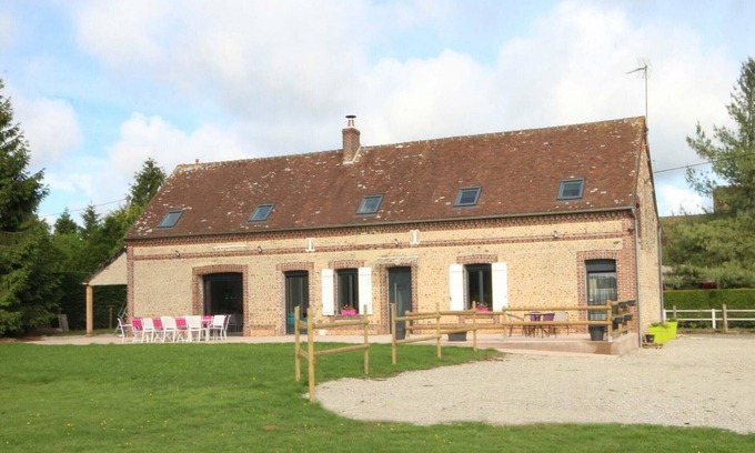 Moussonvilliers Cottage | Spacious Eco-friendly Home with Game Room, Sauna, and Large Garden - Ideal for Family Gatherings
