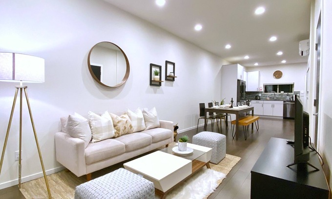 South Delridge House | Spacious & Elegant Seattle Gem Private Rooftop Retreat