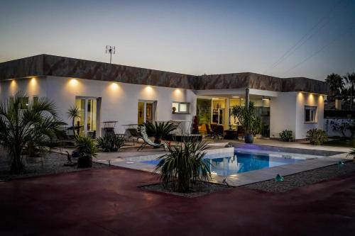 Chiclana de la Frontera Villa | Spacious villa with pool in Chiclana de la Frontera