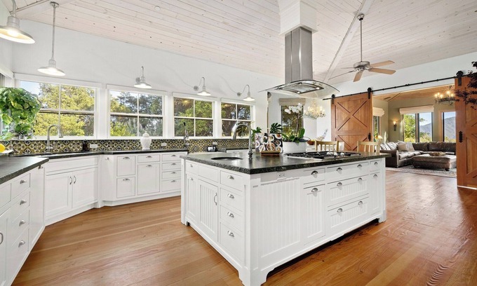 Topanga House | Spacious estate with 7 bedrooms and WiFi, fitness room in tranquil Topanga
