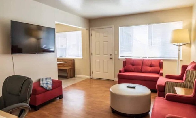 Santa Clara Apartment | Spacious Executive Suite in Silicon Valley!