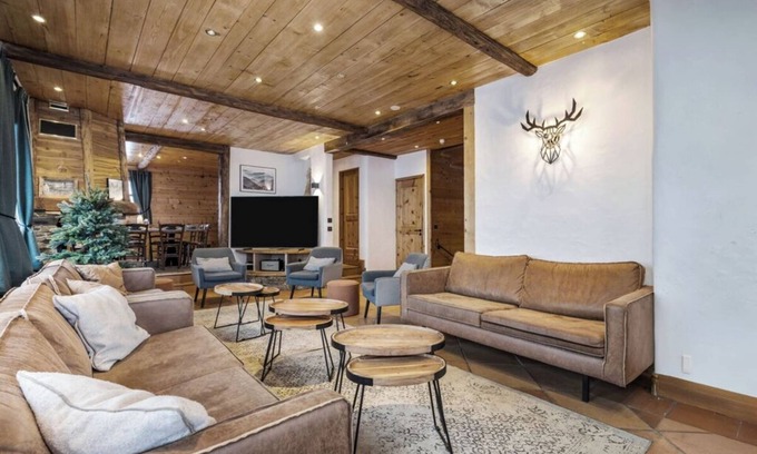 Tignes le Lac Ski Chalet | Spacious Family Chalet in the Heart of Tignes – Stunning Lake and Glacier Views