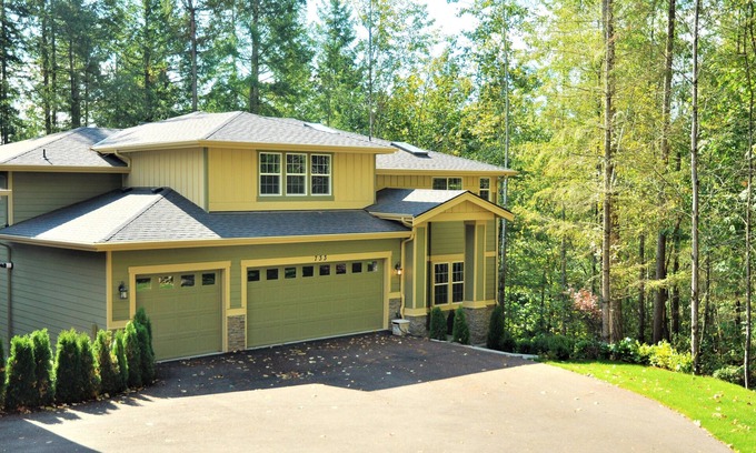Sammamish House | Spacious, family friendly, great for hosting w/large island, quite & peaceful!