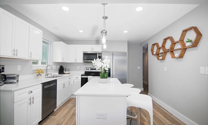 Gastonia House | Spacious family friendly work play haven! Ideal for traveling workers! Near Fuse