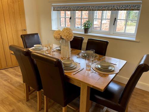 Tarporley House | Spacious Family Friendly Cottage