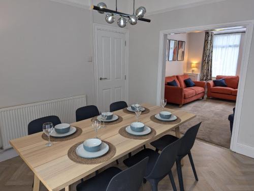 Porthcawl House | Spacious Family Holiday Home