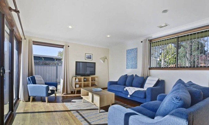 Calare House | Spacious Family Home - Leafy Suburb, Pets Allowed