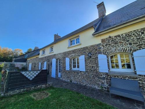Saint-Remy-des-Landes House | Spacious Family Home Near the Sea