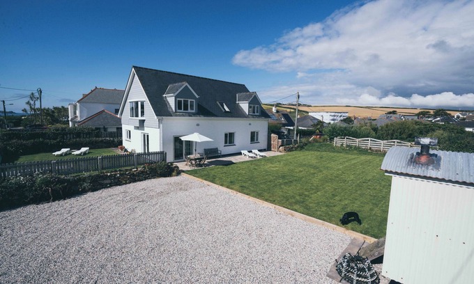 Trevone House | Spacious family home, prime location 2 minutes from Trevone's beautiful beaches