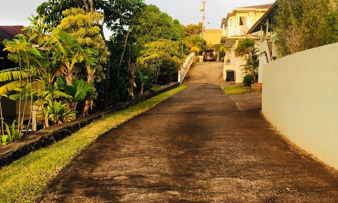 Kaimuki House | Spacious Family Home With Gorgeous Sunset Views of Diamond Head