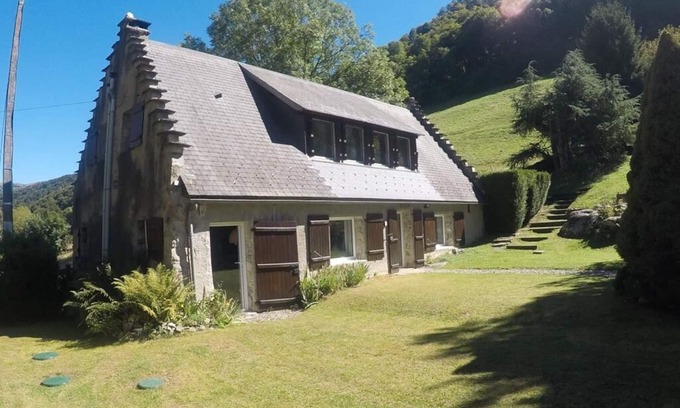 Campan House | Spacious Family Oasis | Skiing & Hiking | Superb Valley Views |