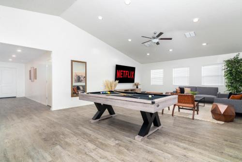 Tamaron House | Spacious Family Oasis ~ PoolTable ~ Backyard ~ Pkg