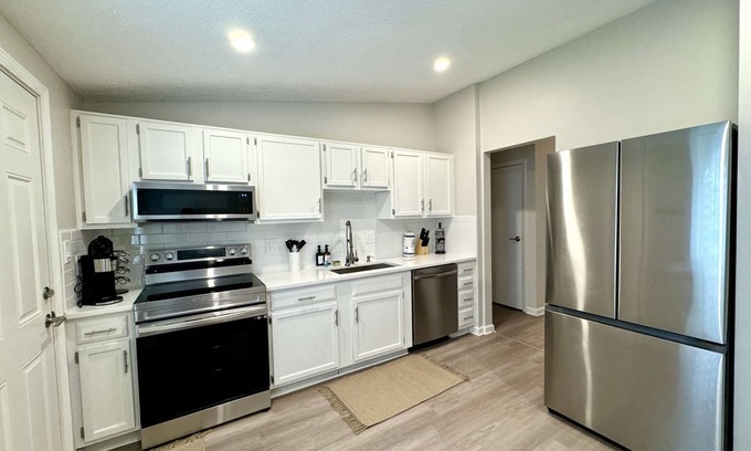 Fishers House | Spacious Family Retreat!