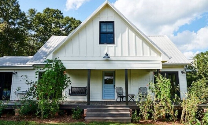 Palmetto House | Spacious Farm Home, Steps from Serenbe with Poolnn