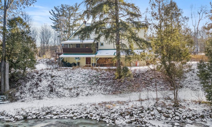 Campton Other | Spacious Farmhouse Estate Overlooking a Babbling Brook