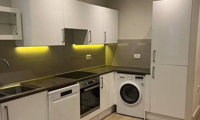Stockwell Apartment | Spacious flat in Clapham Road