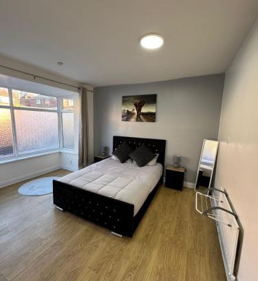 Newcastle-upon-Tyne Apartment | Spacious Flat in Newcastle