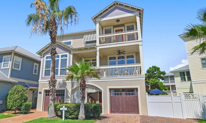 Emerald Waters Village House | Spacious, Fooseball, Air Hockey, Arcade Games, X-box,Hot tub, Golf Cart