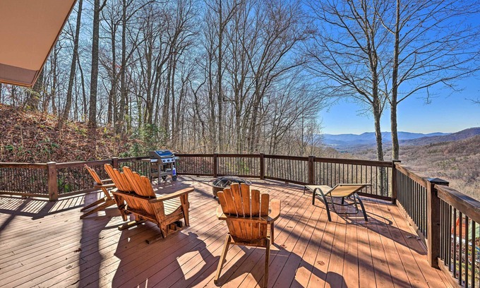 Franklin Cabin | Spacious Franklin Cabin w/Mountain Views!