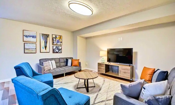 Near Northside House | Spacious Fully Renovated 6BR/3BA Townhome!