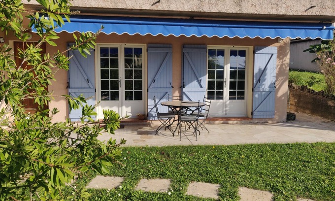 Peymeinade Apartment | Spacious garden apartment ideal for weekly stays