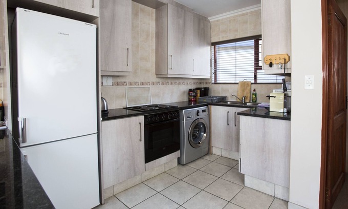 Greater Johannesburg Metropolitan Area Cottage | Spacious Garden Cottage