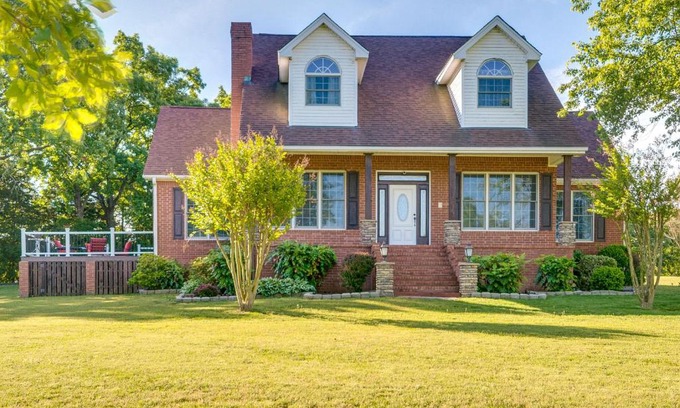 Greenbrier House | Spacious Greenbrier Vacation Rental on about 4 Acres!