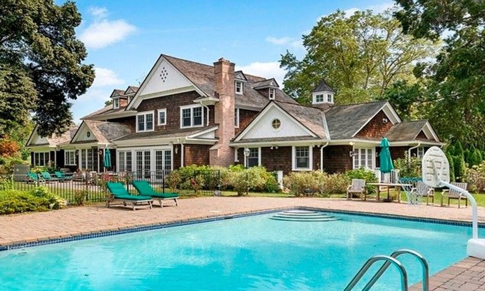 Glen Head House | Spacious Hampton style house with giant indoor basketball court.