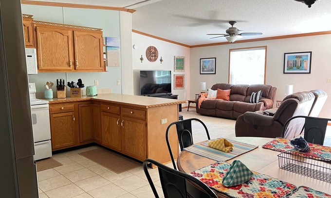 Higden House | Spacious Higden Retreat <1M from Sugar Loaf Marina